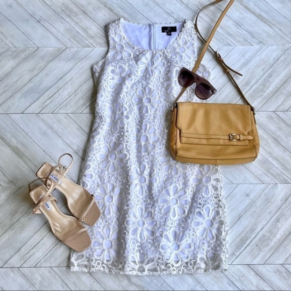 NWT RONNI NICOLE WHITE EYELET SHEATH DRESS | SIZE 6​​​